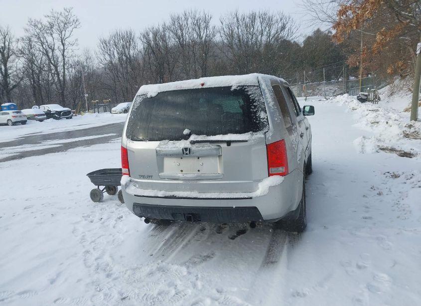 Photo 17 of 2011 Honda Pilot LX (VIN 5FNYF3H27BB015527)