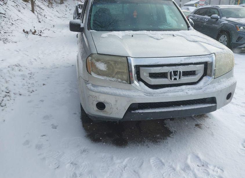 Photo 18 of 2011 Honda Pilot LX (VIN 5FNYF3H27BB015527)