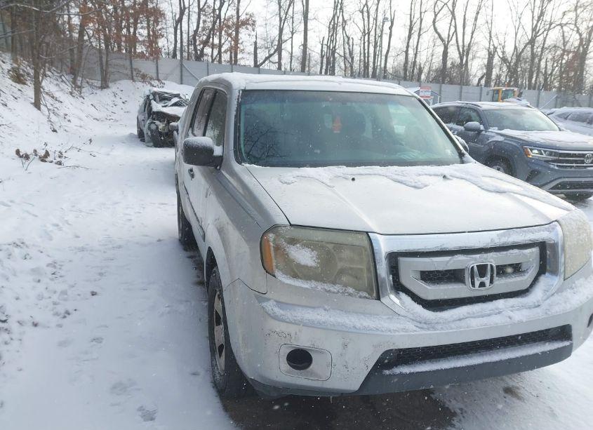 Photo 19 of 2011 Honda Pilot LX (VIN 5FNYF3H27BB015527)