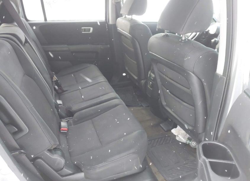 Photo 8 of 2011 Honda Pilot LX (VIN 5FNYF3H27BB015527)