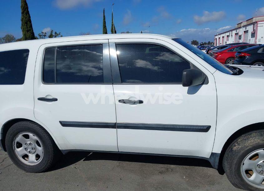 Photo 13 of 2011 Honda Pilot LX (VIN 5FNYF3H27BB052304)