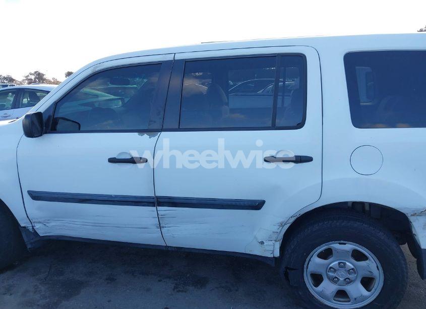 Photo 14 of 2011 Honda Pilot LX (VIN 5FNYF3H27BB052304)