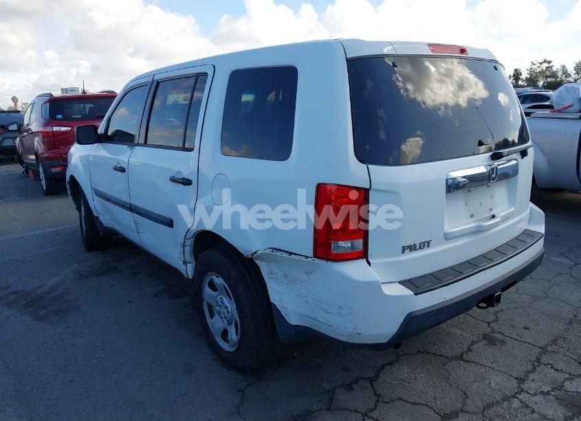 Photo 3 of 2011 Honda Pilot LX (VIN 5FNYF3H27BB052304)