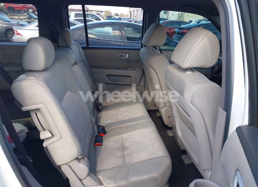 Photo 8 of 2011 Honda Pilot LX (VIN 5FNYF3H27BB052304)