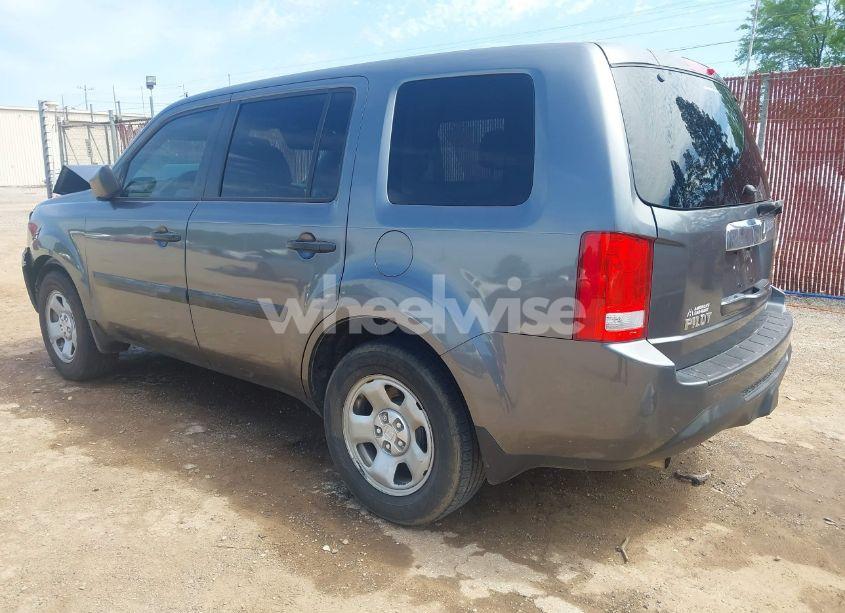 Photo 3 of 2013 Honda Pilot LX (VIN 5FNYF3H27DB020942)