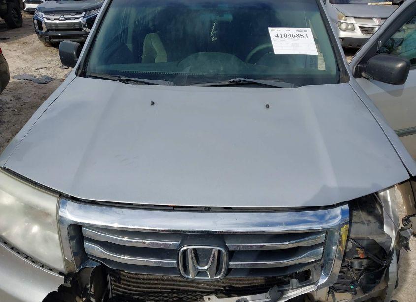 Photo 10 of 2014 Honda Pilot LX (VIN 5FNYF3H27EB019789)