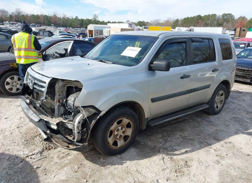 Photo 2 of 2014 Honda Pilot LX (VIN 5FNYF3H27EB019789)