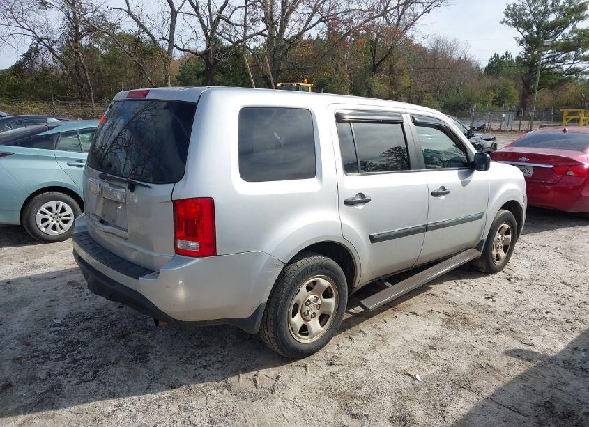 Photo 4 of 2014 Honda Pilot LX (VIN 5FNYF3H27EB019789)