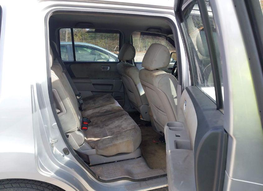 Photo 8 of 2014 Honda Pilot LX (VIN 5FNYF3H27EB019789)