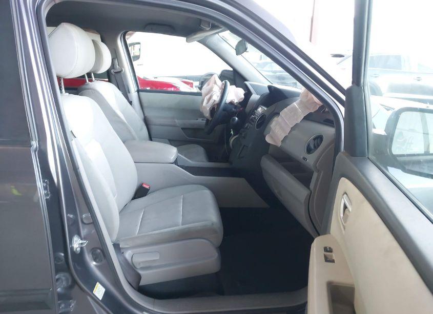 Photo 5 of 2015 Honda Pilot LX (VIN 5FNYF3H27FB025478)