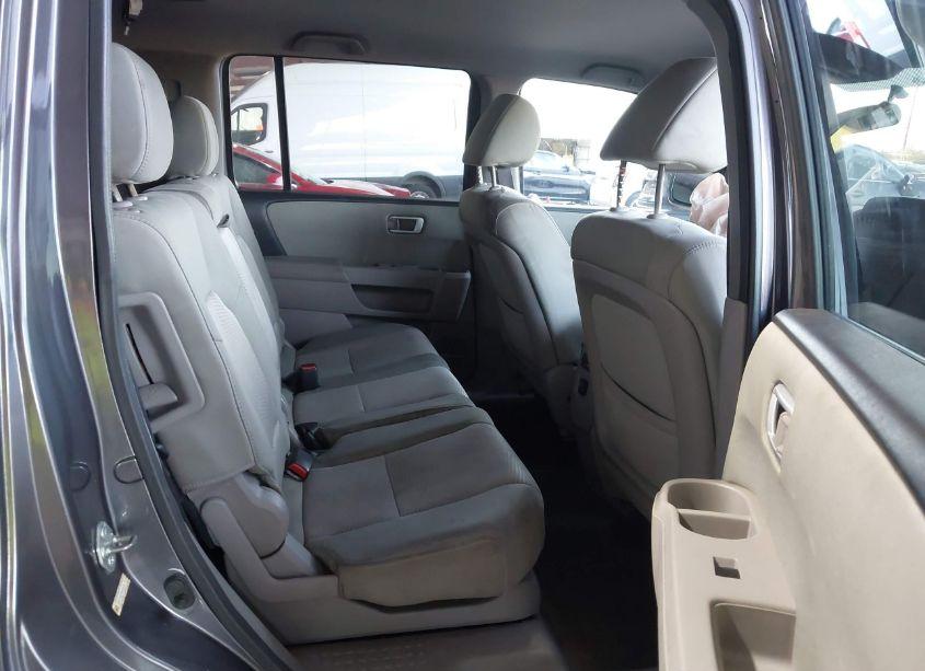 Photo 8 of 2015 Honda Pilot LX (VIN 5FNYF3H27FB025478)