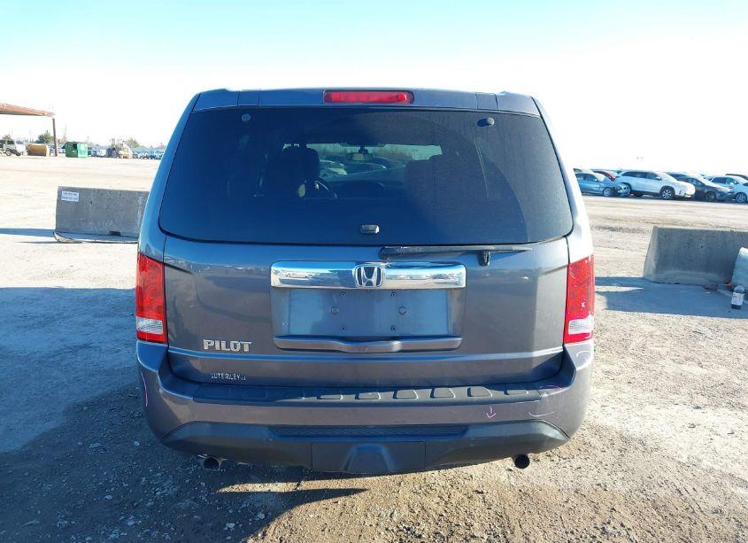 Photo 16 of 2015 Honda Pilot LX (VIN 5FNYF3H27FB031457)