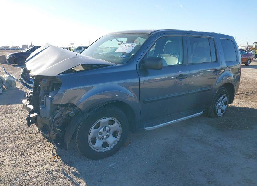 Photo 2 of 2015 Honda Pilot LX (VIN 5FNYF3H27FB031457)