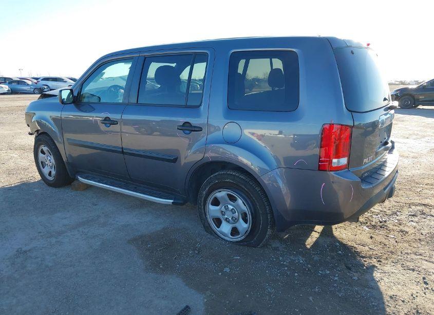 Photo 3 of 2015 Honda Pilot LX (VIN 5FNYF3H27FB031457)