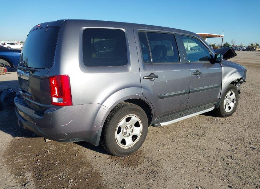 Photo 4 of 2015 Honda Pilot LX (VIN 5FNYF3H27FB031457)