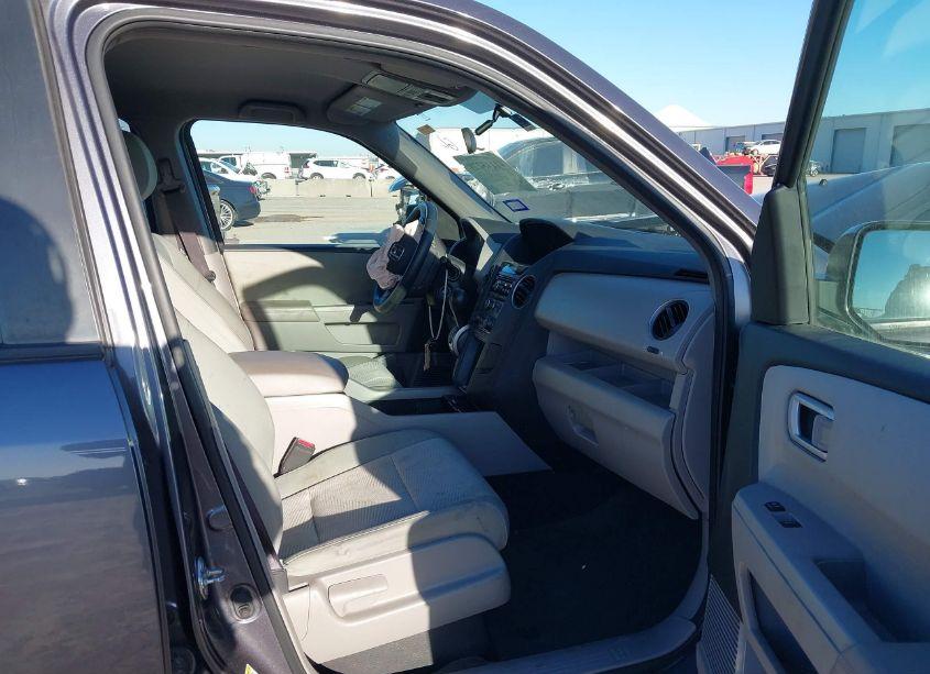 Photo 5 of 2015 Honda Pilot LX (VIN 5FNYF3H27FB031457)