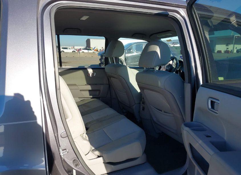 Photo 8 of 2015 Honda Pilot LX (VIN 5FNYF3H27FB031457)