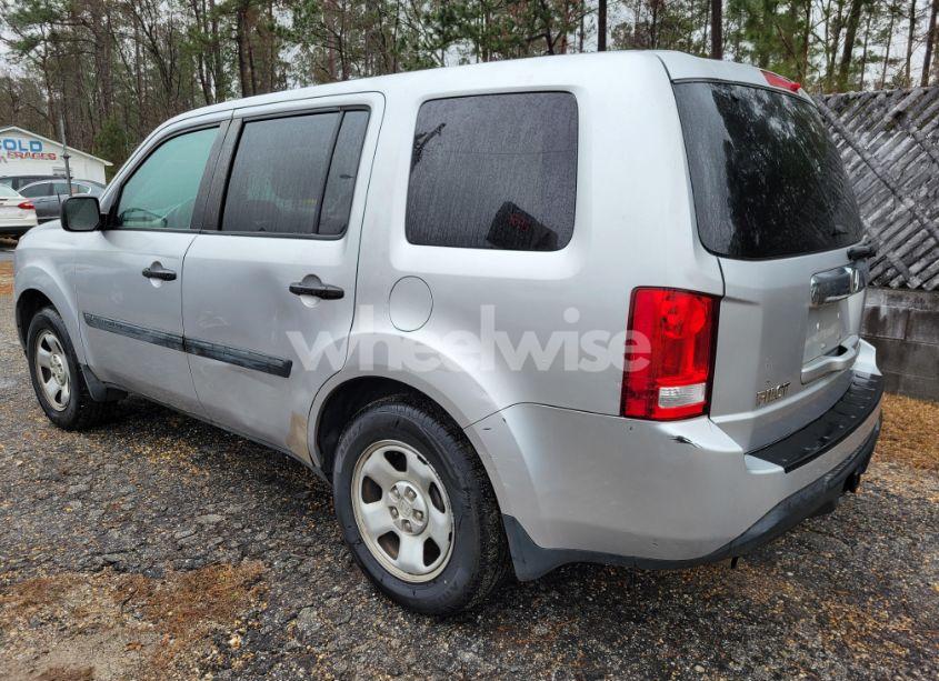 Photo 3 of 2015 Honda Pilot (VIN 5FNYF3H27FB033287)