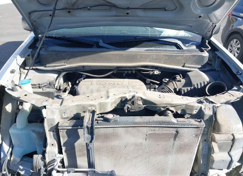 Photo 10 of 2011 Honda Pilot LX (VIN 5FNYF3H28BB025144)