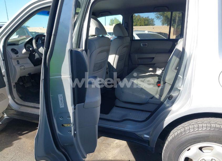 Photo 8 of 2011 Honda Pilot LX (VIN 5FNYF3H28BB025144)