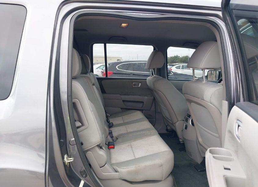 Photo 8 of 2014 Honda Pilot LX (VIN 5FNYF3H28EB005044)