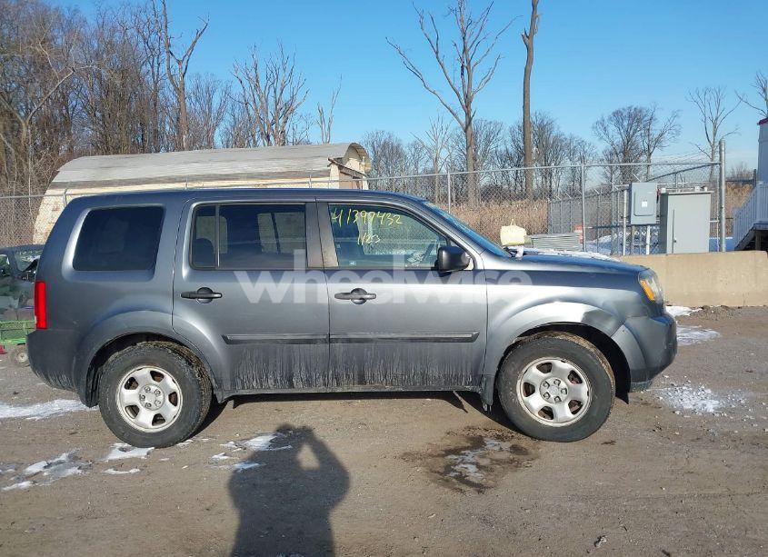 Photo 13 of 2011 Honda Pilot LX (VIN 5FNYF3H29BB053096)