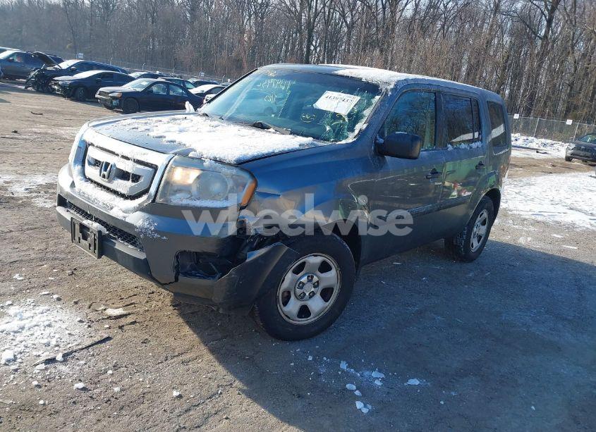 Photo 2 of 2011 Honda Pilot LX (VIN 5FNYF3H29BB053096)