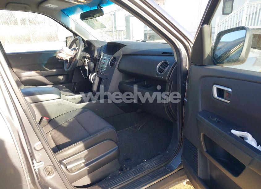 Photo 5 of 2011 Honda Pilot LX (VIN 5FNYF3H29BB053096)