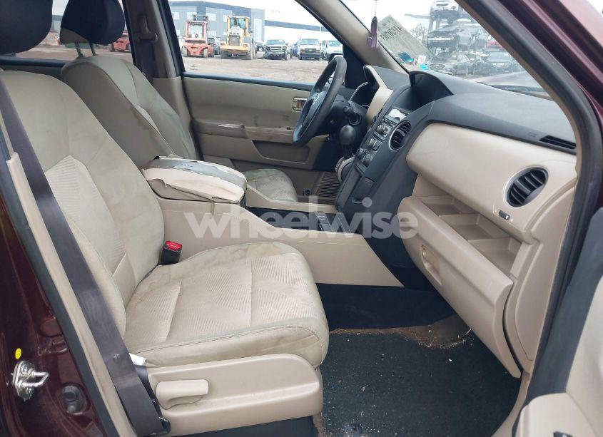 Photo 5 of 2015 Honda Pilot LX (VIN 5FNYF3H29FB006351)