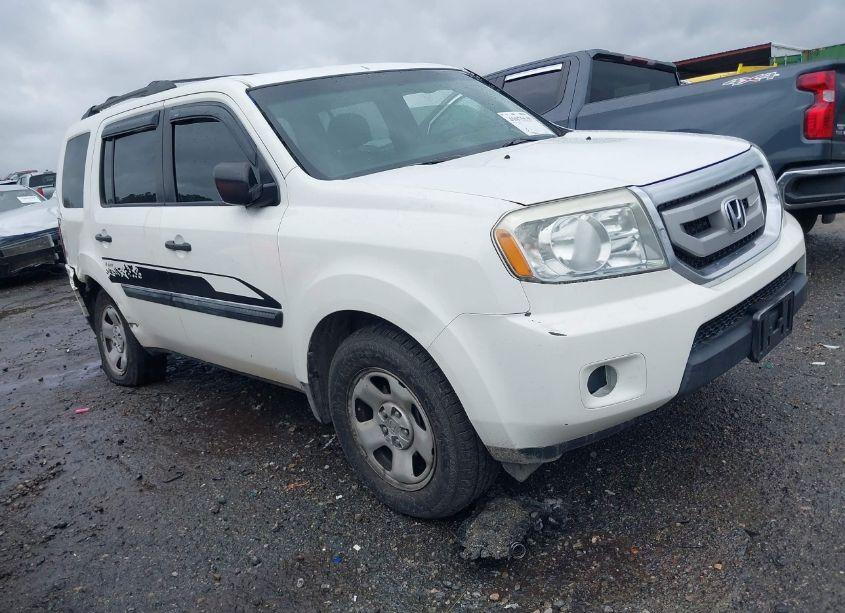 2011 Honda Pilot LX (VIN 5FNYF3H2XBB038123) main photo