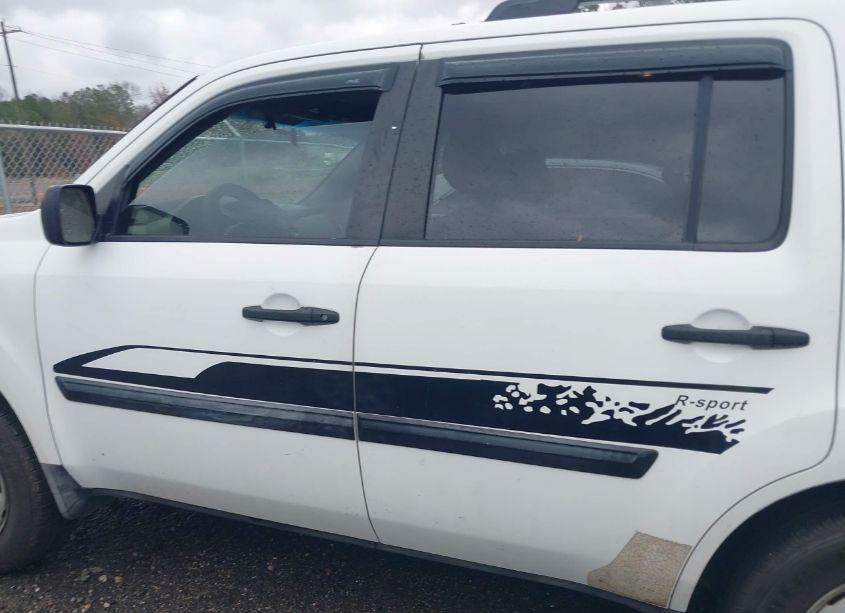 Photo 14 of 2011 Honda Pilot LX (VIN 5FNYF3H2XBB038123)