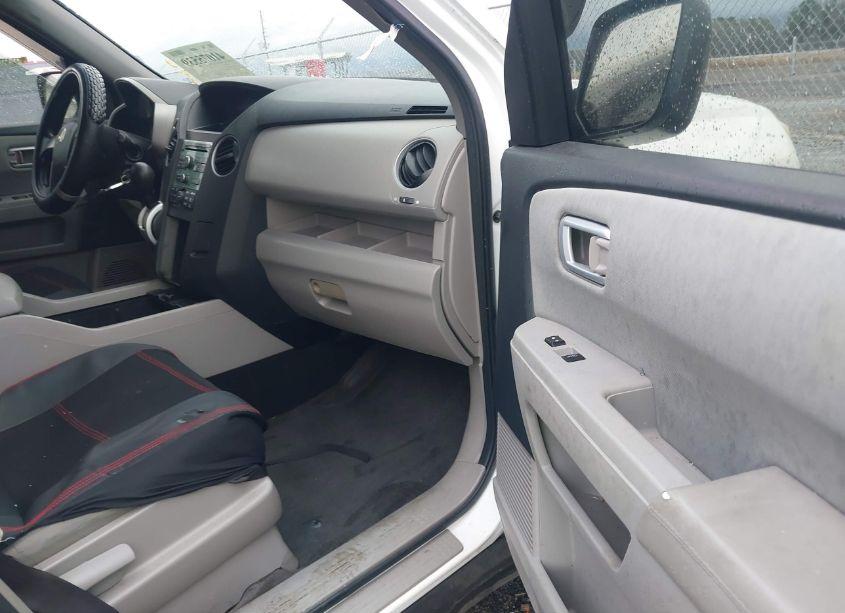 Photo 5 of 2011 Honda Pilot LX (VIN 5FNYF3H2XBB038123)