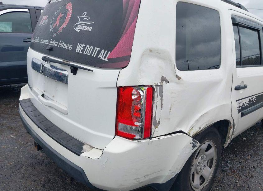 Photo 6 of 2011 Honda Pilot LX (VIN 5FNYF3H2XBB038123)