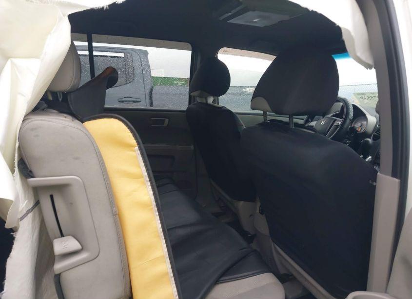 Photo 8 of 2011 Honda Pilot LX (VIN 5FNYF3H2XBB038123)