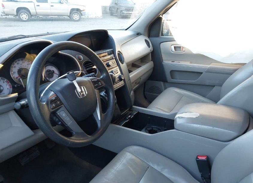 Photo 5 of 2014 Honda Pilot LX (VIN 5FNYF3H2XEB013288)