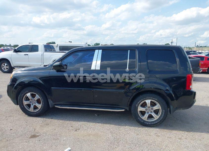 Photo 14 of 2015 Honda Pilot SE (VIN 5FNYF3H31FB032757)