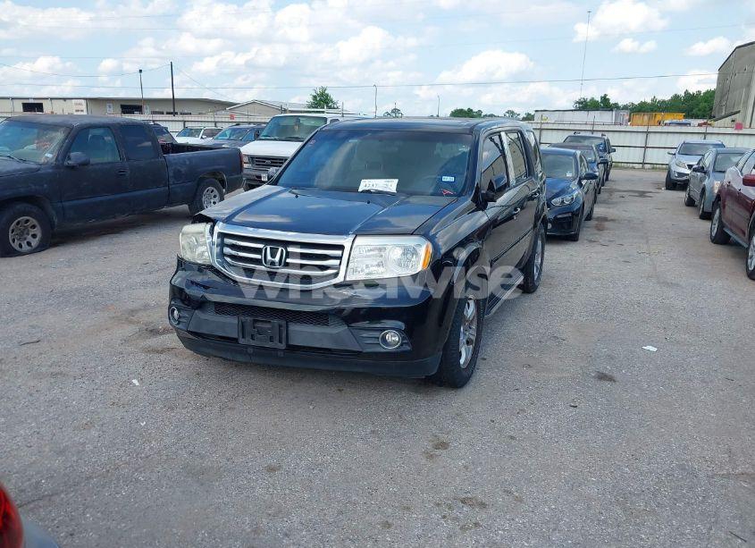 Photo 2 of 2015 Honda Pilot SE (VIN 5FNYF3H31FB032757)
