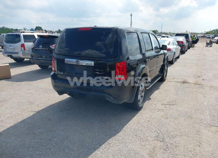 Photo 4 of 2015 Honda Pilot SE (VIN 5FNYF3H31FB032757)