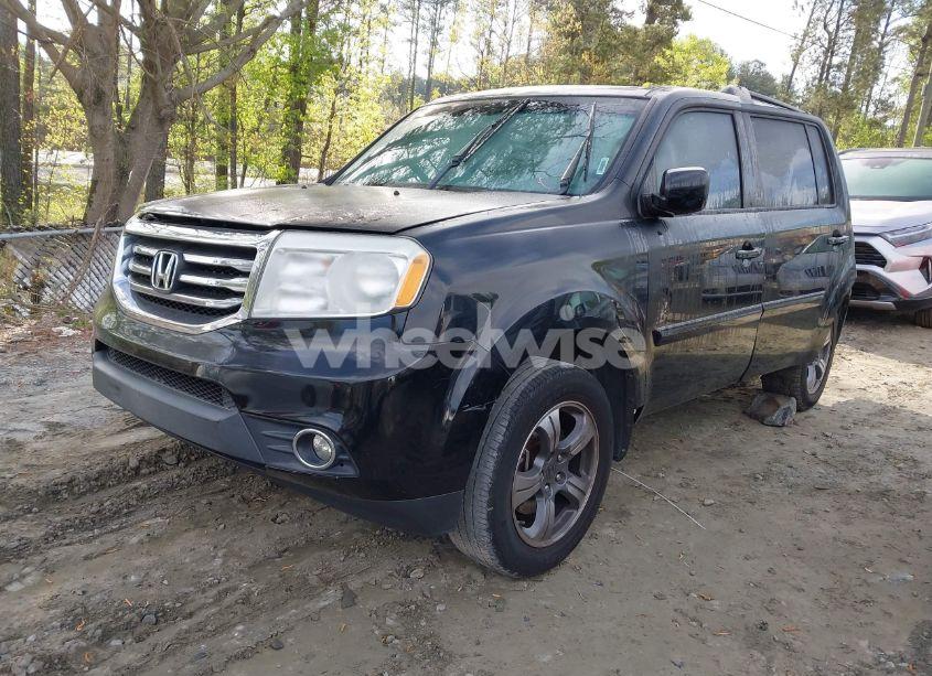 Photo 2 of 2015 Honda Pilot SE (VIN 5FNYF3H32FB034467)
