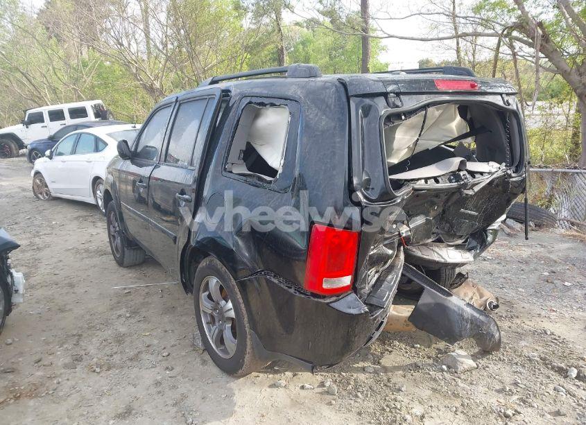 Photo 3 of 2015 Honda Pilot SE (VIN 5FNYF3H32FB034467)