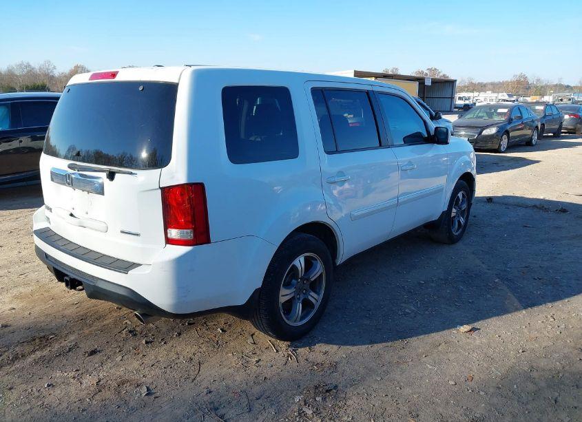 Photo 4 of 2015 Honda Pilot SE (VIN 5FNYF3H34FB009375)