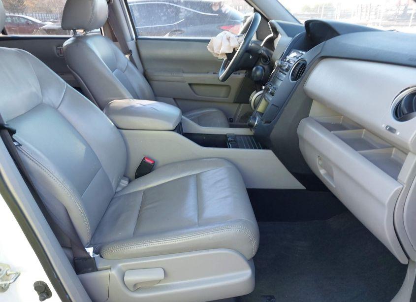 Photo 5 of 2015 Honda Pilot SE (VIN 5FNYF3H34FB009375)