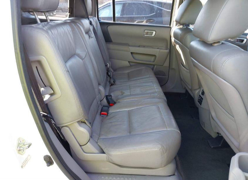 Photo 8 of 2015 Honda Pilot SE (VIN 5FNYF3H34FB009375)
