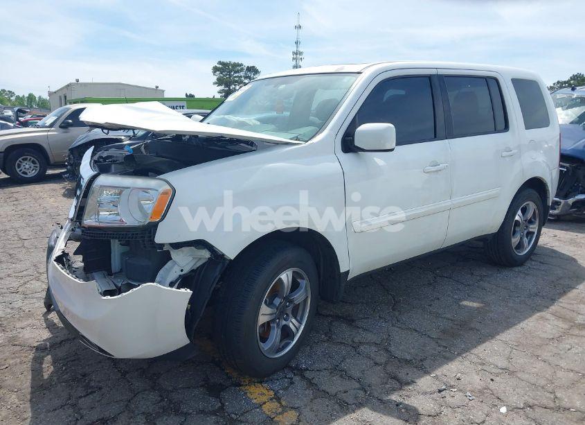 Photo 2 of 2015 Honda Pilot SE (VIN 5FNYF3H34FB034079)