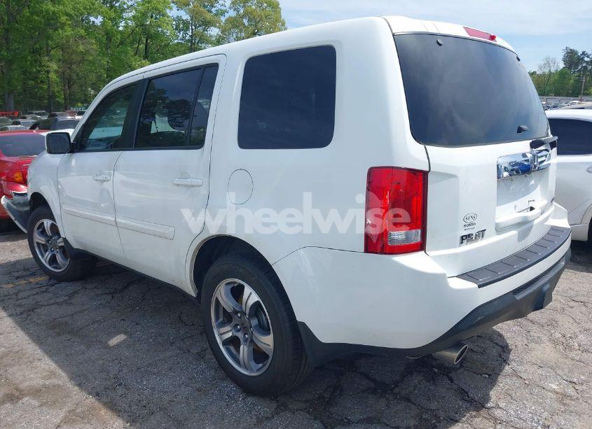 Photo 3 of 2015 Honda Pilot SE (VIN 5FNYF3H34FB034079)