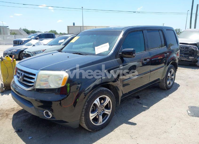 Photo 2 of 2015 Honda Pilot SE (VIN 5FNYF3H36FB007627)