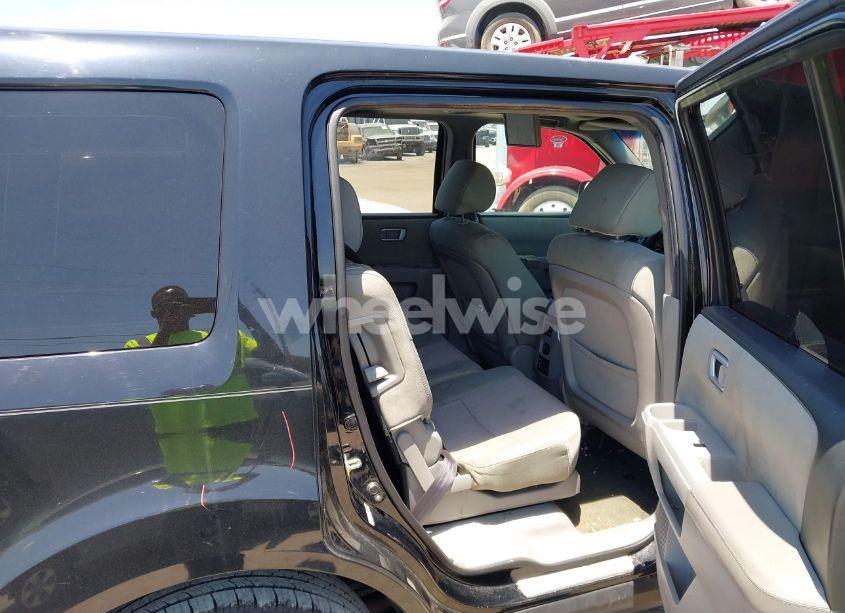 Photo 8 of 2015 Honda Pilot SE (VIN 5FNYF3H36FB007627)