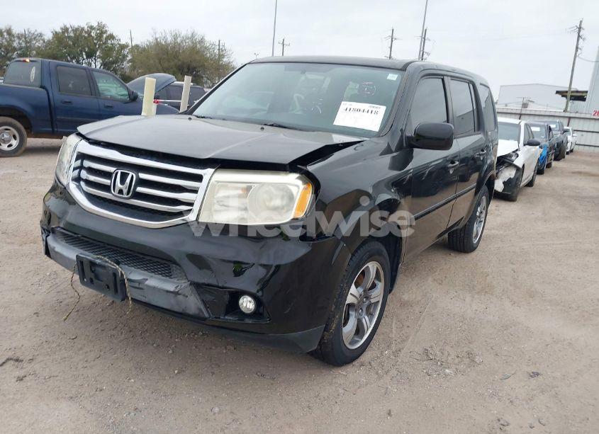 Photo 2 of 2015 Honda Pilot SE (VIN 5FNYF3H36FB035170)