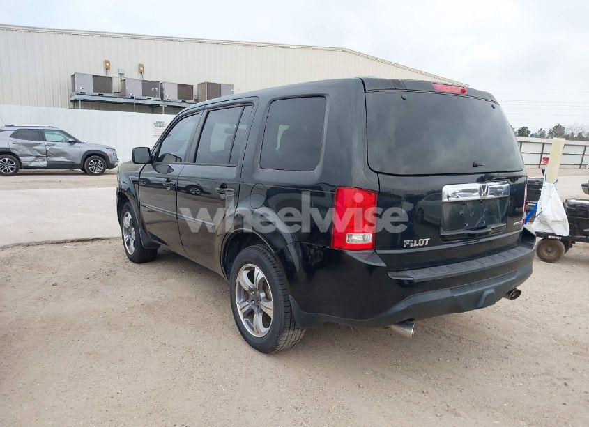 Photo 3 of 2015 Honda Pilot SE (VIN 5FNYF3H36FB035170)