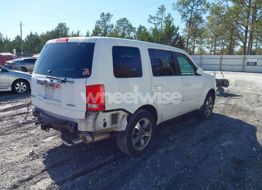 Photo 4 of 2015 Honda Pilot SE (VIN 5FNYF3H37FB005241)